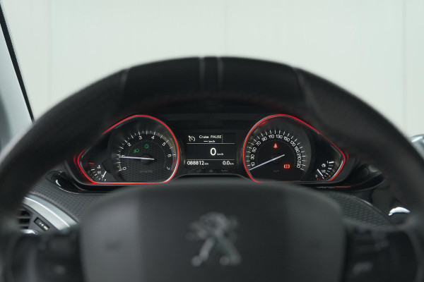 Peugeot 2008 PureTech 130 GT-Line | Allseason Banden | Panoramadak | Apple Carplay | Parkeersensoren