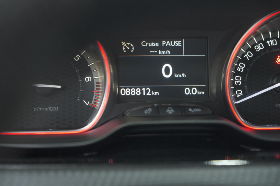 Peugeot 2008 PureTech 130 GT-Line | Allseason Banden | Panoramadak | Apple Carplay | Parkeersensoren