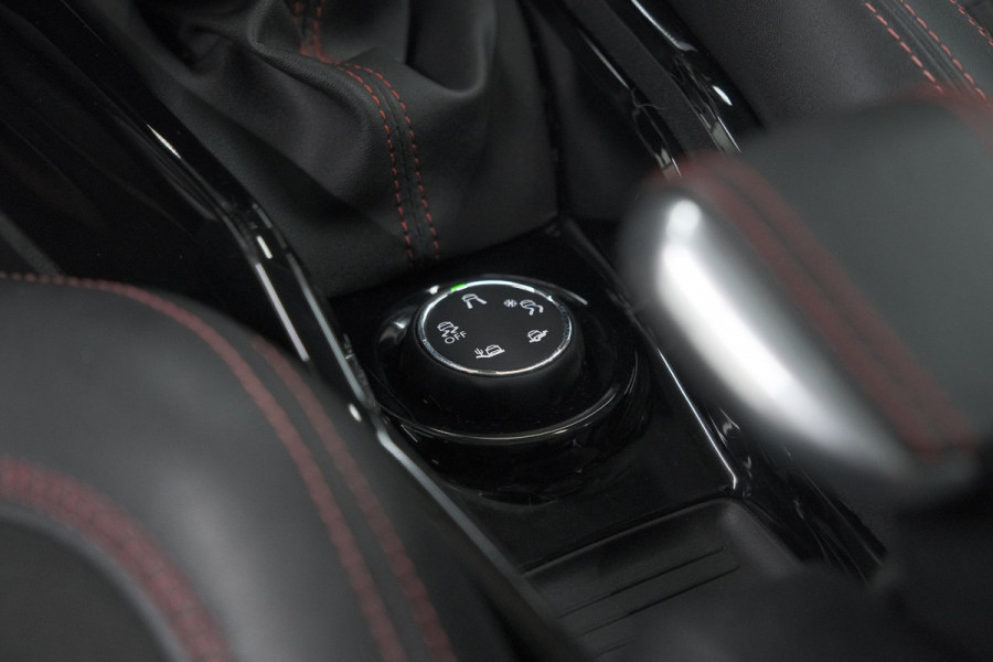 Peugeot 2008 PureTech 130 GT-Line | Allseason Banden | Panoramadak | Apple Carplay | Parkeersensoren