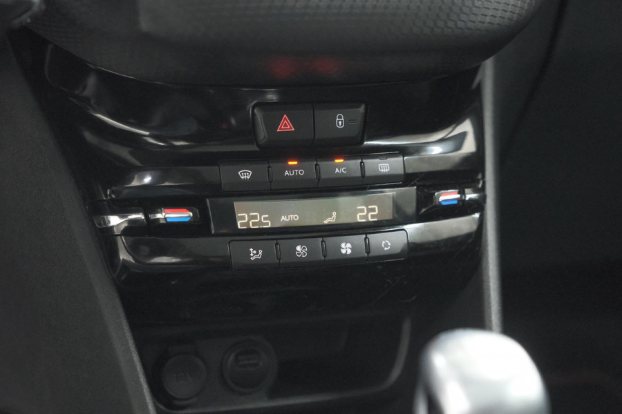 Peugeot 2008 PureTech 130 GT-Line | Allseason Banden | Panoramadak | Apple Carplay | Parkeersensoren