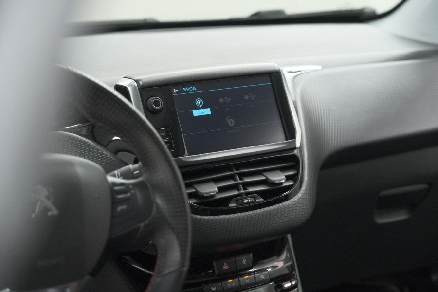 Peugeot 2008 PureTech 130 GT-Line | Allseason Banden | Panoramadak | Apple Carplay | Parkeersensoren