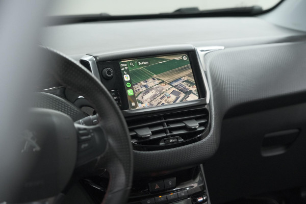 Peugeot 2008 PureTech 130 GT-Line | Allseason Banden | Panoramadak | Apple Carplay | Parkeersensoren