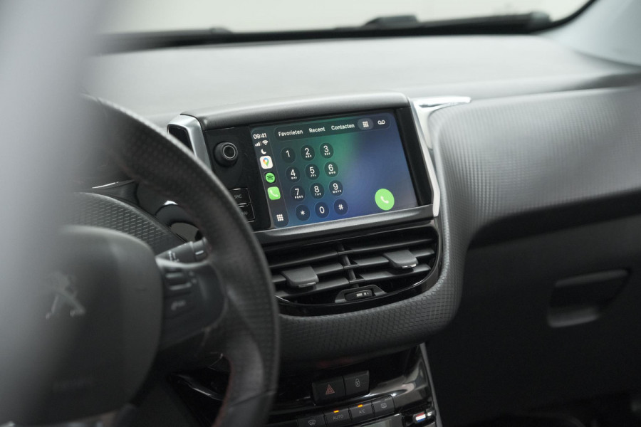 Peugeot 2008 PureTech 130 GT-Line | Allseason Banden | Panoramadak | Apple Carplay | Parkeersensoren