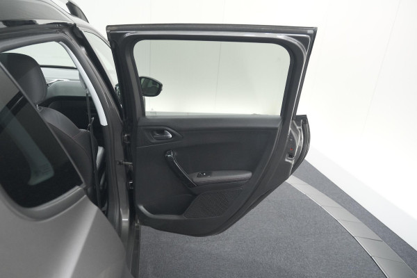 Peugeot 2008 PureTech 130 GT-Line | Allseason Banden | Panoramadak | Apple Carplay | Parkeersensoren