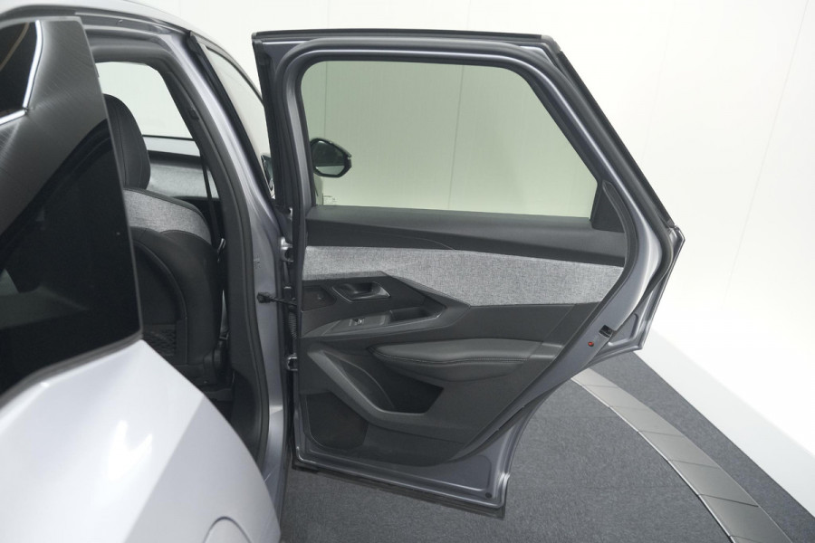 Peugeot 3008 1.2 Hybrid 136 GT | Panoramdak | 360 Camera | Stoelverwarming | Elektrische Kofferklep | Allseason Banden