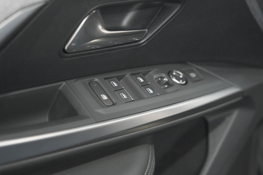 Peugeot 3008 1.2 Hybrid 136 GT | Panoramdak | 360 Camera | Stoelverwarming | Elektrische Kofferklep | Allseason Banden
