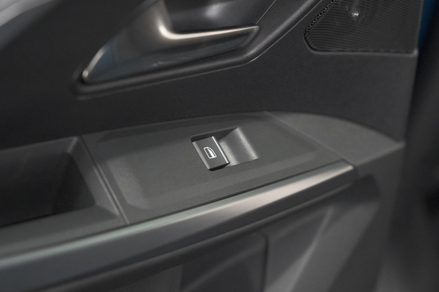 Peugeot 3008 1.2 Hybrid 136 GT | Panoramdak | 360 Camera | Stoelverwarming | Elektrische Kofferklep | Allseason Banden