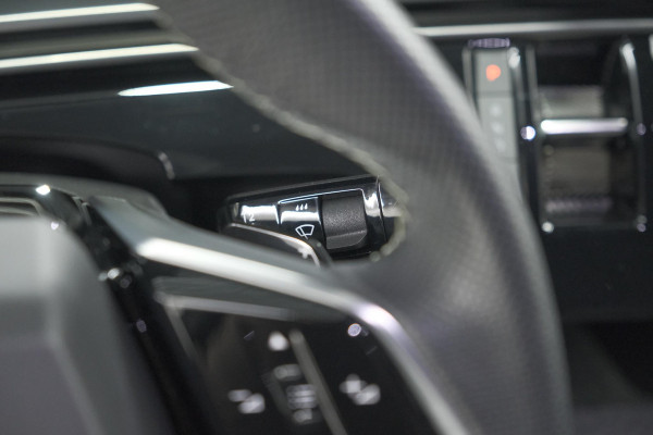 Peugeot 3008 1.2 Hybrid 136 GT | Panoramdak | 360 Camera | Stoelverwarming | Elektrische Kofferklep | Allseason Banden