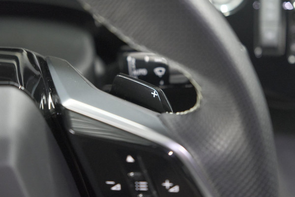 Peugeot 3008 1.2 Hybrid 136 GT | Panoramdak | 360 Camera | Stoelverwarming | Elektrische Kofferklep | Allseason Banden