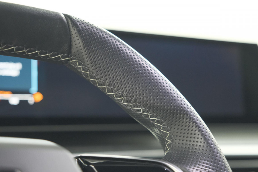 Peugeot 3008 1.2 Hybrid 136 GT | Panoramdak | 360 Camera | Stoelverwarming | Elektrische Kofferklep | Allseason Banden