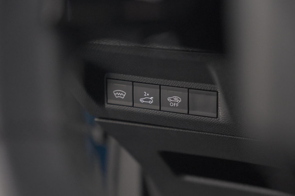 Peugeot 3008 1.2 Hybrid 136 GT | Panoramdak | 360 Camera | Stoelverwarming | Elektrische Kofferklep | Allseason Banden