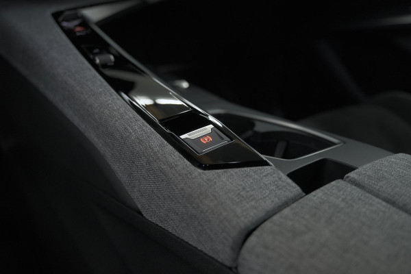 Peugeot 3008 1.2 Hybrid 136 GT | Panoramdak | 360 Camera | Stoelverwarming | Elektrische Kofferklep | Allseason Banden