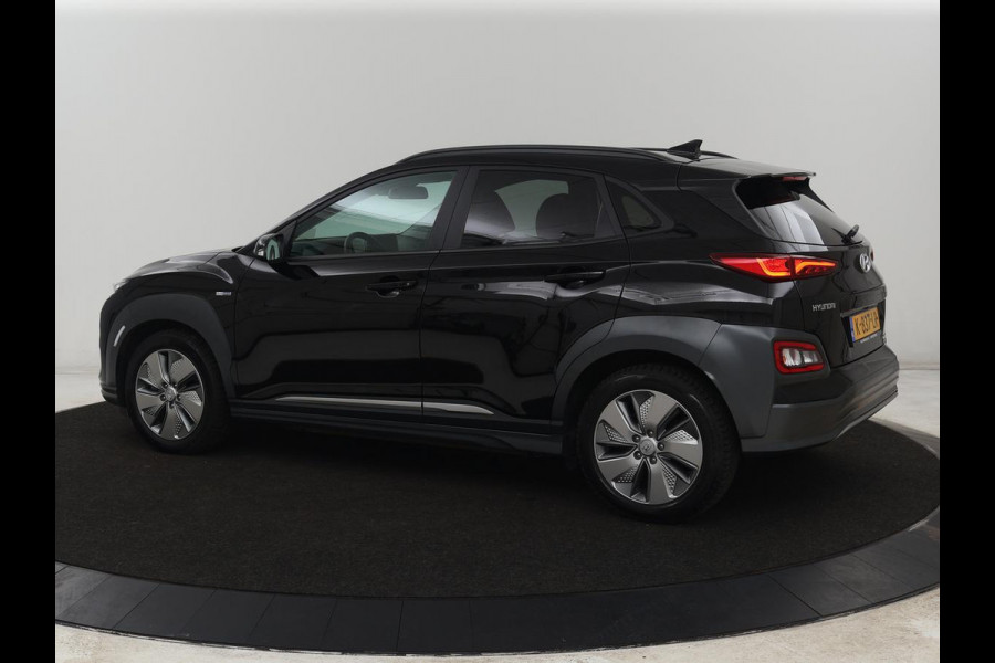 Hyundai Kona EV Limited 64 kWh | SOH 100% | 3 Fase | Stoelventilatie | Head-Up | Adaptive cruise | Camera | Carplay | Achterbankverwarming