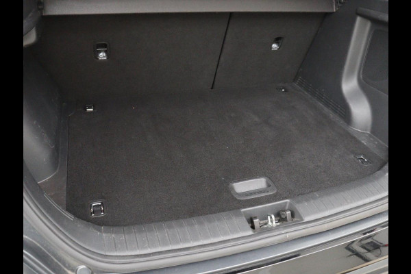 Hyundai Kona EV Limited 64 kWh | SOH 100% | 3 Fase | Stoelventilatie | Head-Up | Adaptive cruise | Camera | Carplay | Achterbankverwarming