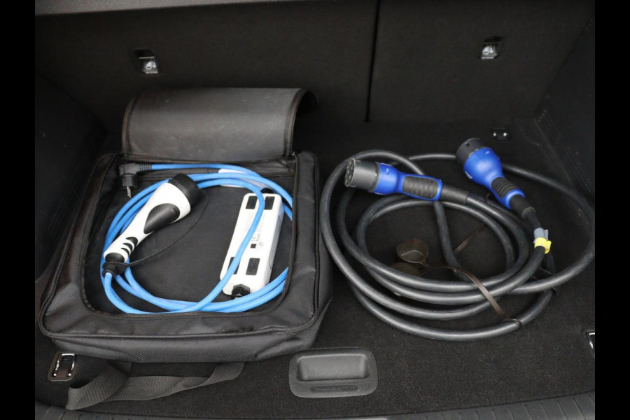 Hyundai Kona EV Limited 64 kWh | SOH 100% | 3 Fase | Stoelventilatie | Head-Up | Adaptive cruise | Camera | Carplay | Achterbankverwarming