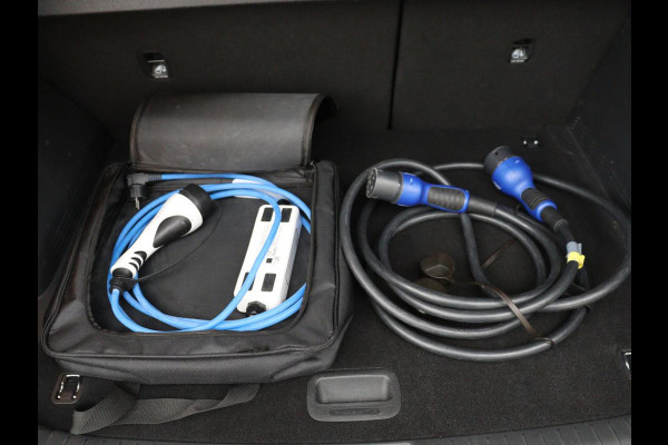 Hyundai Kona EV Limited 64 kWh | SOH 100% | 3 Fase | Stoelventilatie | Head-Up | Adaptive cruise | Camera | Carplay | Achterbankverwarming