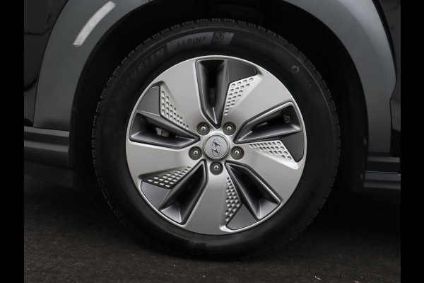 Hyundai Kona EV Limited 64 kWh | SOH 100% | 3 Fase | Stoelventilatie | Head-Up | Adaptive cruise | Camera | Carplay | Achterbankverwarming