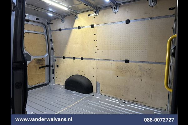 Volkswagen Crafter 2.0 TDI 141pk L3H3 L2H2 Euro6 Airco | 3000kg Trekhaak | Cruisecontrol | Chauffeursstoel Bijrijdersbank