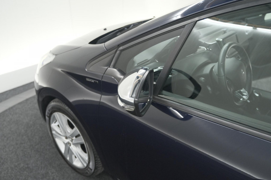 Peugeot 208 PureTech 82 Signature | Apple Carplay | Parkeersensoren | Navigatie | Airco