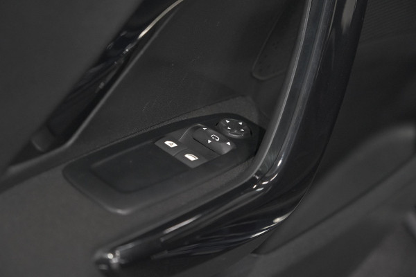 Peugeot 208 PureTech 82 Signature | Apple Carplay | Parkeersensoren | Navigatie | Airco