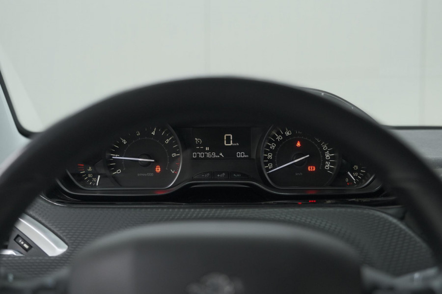 Peugeot 208 PureTech 82 Signature | Apple Carplay | Parkeersensoren | Navigatie | Airco