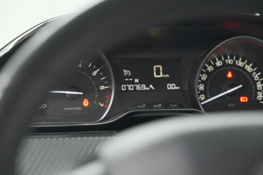 Peugeot 208 PureTech 82 Signature | Apple Carplay | Parkeersensoren | Navigatie | Airco