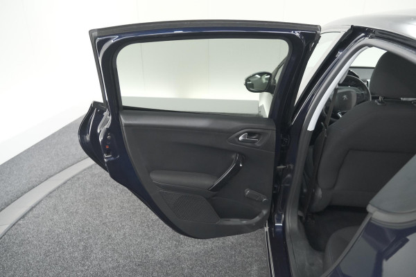 Peugeot 208 PureTech 82 Signature | Apple Carplay | Parkeersensoren | Navigatie | Airco