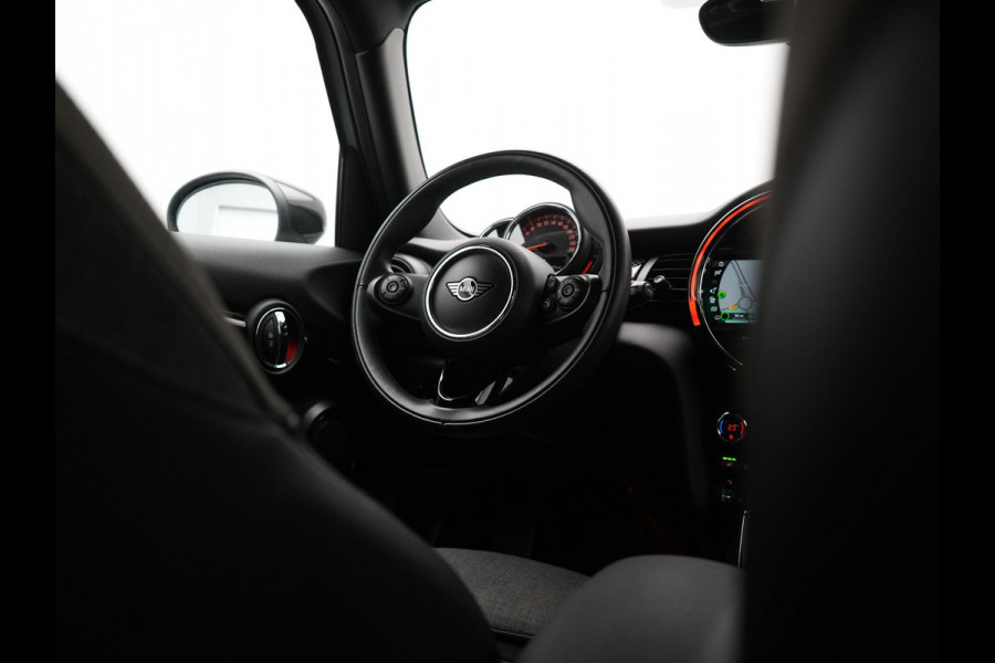 MINI Mini 2.0 Cooper S Chili 192pk 5 Deurs | Apple Carplay | Sportstoelen Verwarmd | Union Jack Achterlichten | 17"L.M | LED Koplampen | Navigatie Full Map | DAB | Cruise Control |