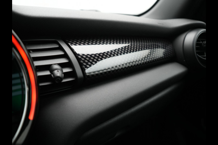 MINI Mini 2.0 Cooper S Chili 192pk 5 Deurs | Apple Carplay | Sportstoelen Verwarmd | Union Jack Achterlichten | 17"L.M | LED Koplampen | Navigatie Full Map | DAB | Cruise Control |