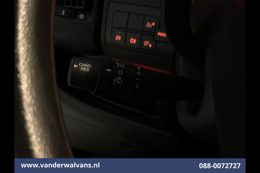 Peugeot Boxer 2.2 BlueHDi 141pk Bakwagen Laadklep Euro6 Airco | Cruisecontrol | 985kg laadvermogen Bijrijdersbank