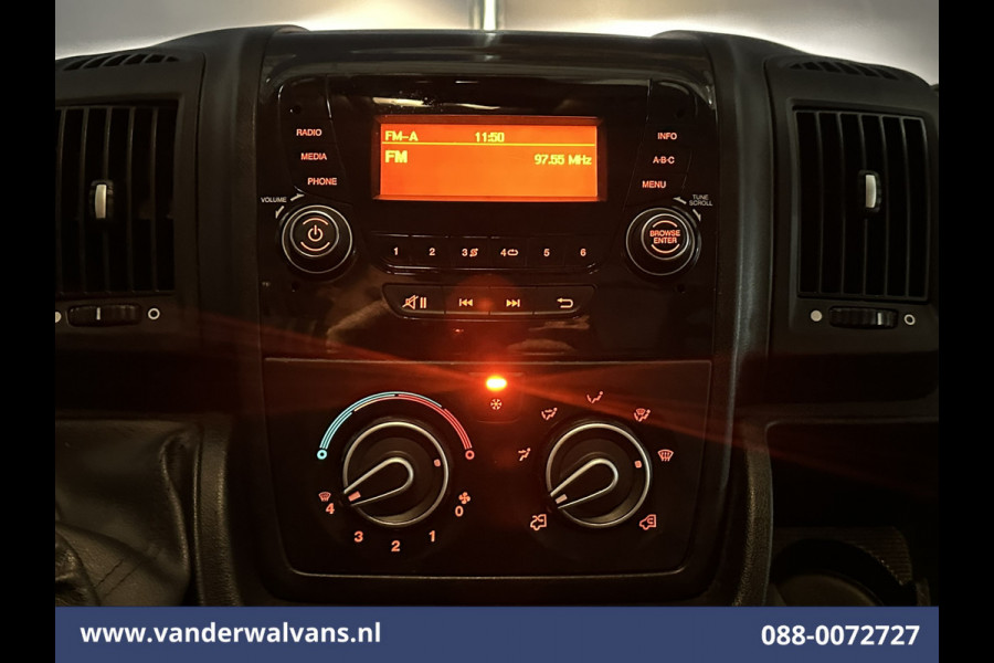 Peugeot Boxer 2.2 BlueHDi 141pk Bakwagen Laadklep Euro6 Airco | Cruisecontrol | 985kg laadvermogen Bijrijdersbank