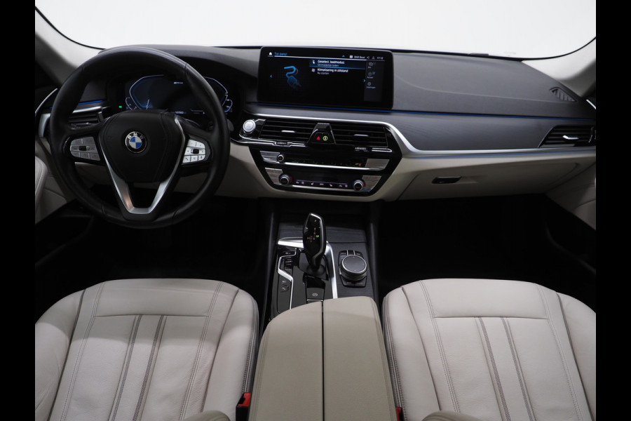 BMW 5 Serie Touring 530e xDrive Shadow | Camera | Keyless | Adaptive Cruise | HUD | Leder | Dodehoek | Sfeerlicht | Carplay