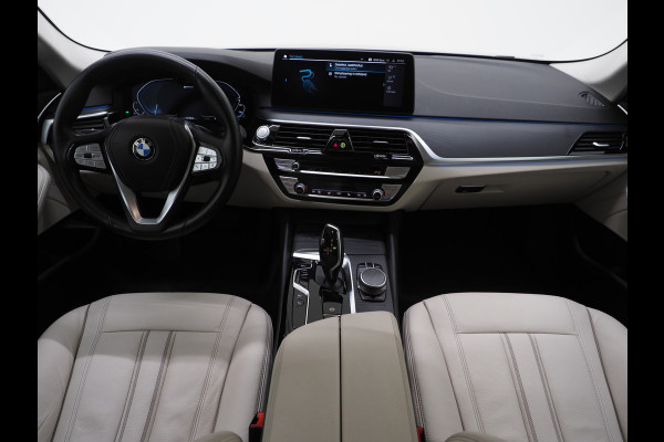 BMW 5 Serie Touring 530e xDrive Shadow | Camera | Keyless | Adaptive Cruise | HUD | Leder | Dodehoek | Sfeerlicht | Carplay
