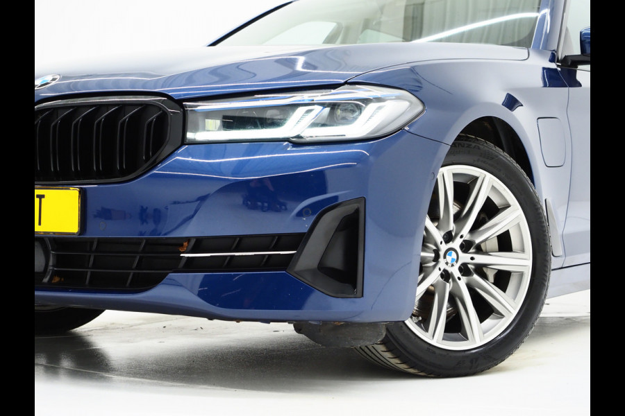 BMW 5 Serie Touring 530e xDrive Shadow | Camera | Keyless | Adaptive Cruise | HUD | Leder | Dodehoek | Sfeerlicht | Carplay