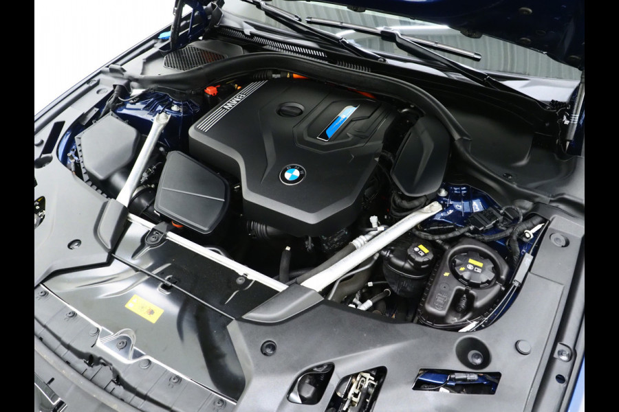 BMW 5 Serie Touring 530e xDrive Shadow | Camera | Keyless | Adaptive Cruise | HUD | Leder | Dodehoek | Sfeerlicht | Carplay