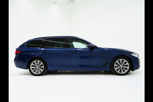 BMW 5 Serie Touring 530e xDrive Shadow | Camera | Keyless | Adaptive Cruise | HUD | Leder | Dodehoek | Sfeerlicht | Carplay