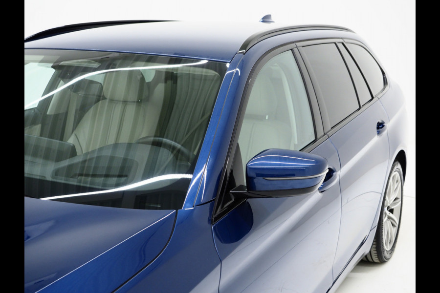 BMW 5 Serie Touring 530e xDrive Shadow | Camera | Keyless | Adaptive Cruise | HUD | Leder | Dodehoek | Sfeerlicht | Carplay