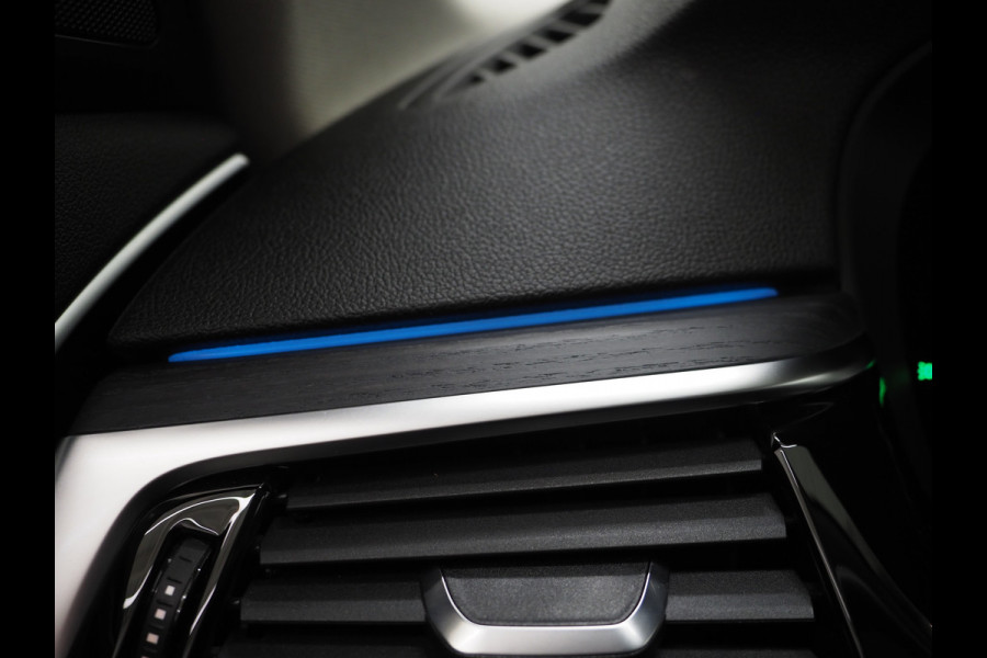 BMW 5 Serie Touring 530e xDrive Shadow | Camera | Keyless | Adaptive Cruise | HUD | Leder | Dodehoek | Sfeerlicht | Carplay