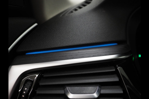 BMW 5 Serie Touring 530e xDrive Shadow | Camera | Keyless | Adaptive Cruise | HUD | Leder | Dodehoek | Sfeerlicht | Carplay