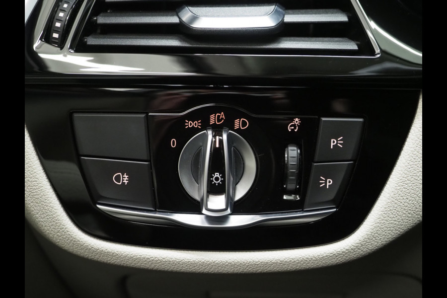 BMW 5 Serie Touring 530e xDrive Shadow | Camera | Keyless | Adaptive Cruise | HUD | Leder | Dodehoek | Sfeerlicht | Carplay