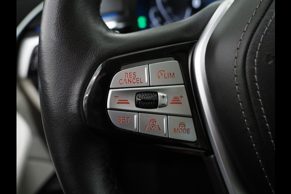 BMW 5 Serie Touring 530e xDrive Shadow | Camera | Keyless | Adaptive Cruise | HUD | Leder | Dodehoek | Sfeerlicht | Carplay