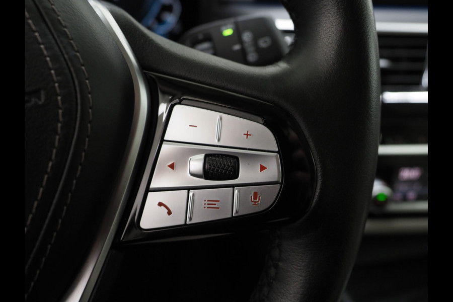 BMW 5 Serie Touring 530e xDrive Shadow | Camera | Keyless | Adaptive Cruise | HUD | Leder | Dodehoek | Sfeerlicht | Carplay