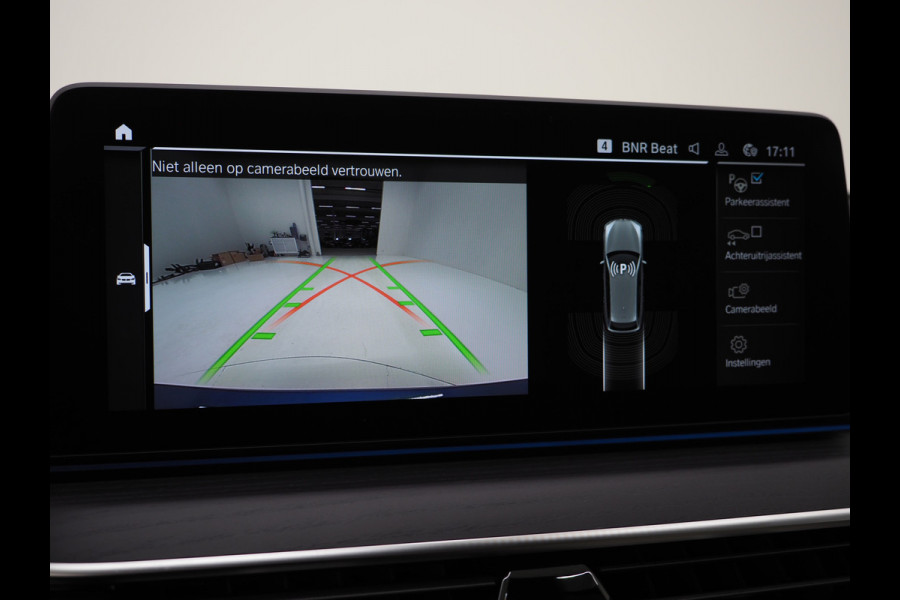 BMW 5 Serie Touring 530e xDrive Shadow | Camera | Keyless | Adaptive Cruise | HUD | Leder | Dodehoek | Sfeerlicht | Carplay