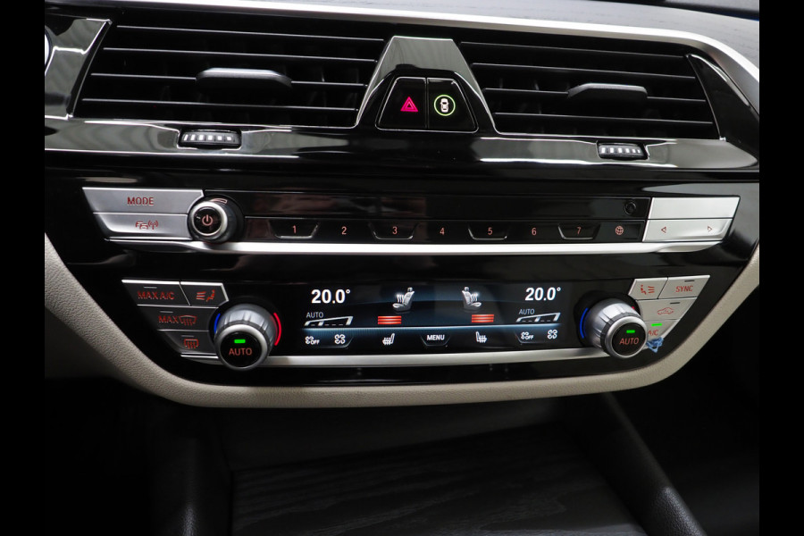 BMW 5 Serie Touring 530e xDrive Shadow | Camera | Keyless | Adaptive Cruise | HUD | Leder | Dodehoek | Sfeerlicht | Carplay