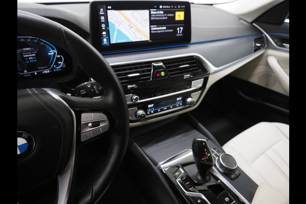 BMW 5 Serie Touring 530e xDrive Shadow | Camera | Keyless | Adaptive Cruise | HUD | Leder | Dodehoek | Sfeerlicht | Carplay
