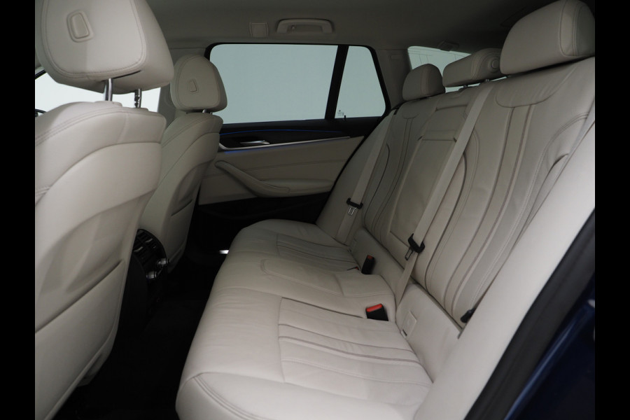 BMW 5 Serie Touring 530e xDrive Shadow | Camera | Keyless | Adaptive Cruise | HUD | Leder | Dodehoek | Sfeerlicht | Carplay
