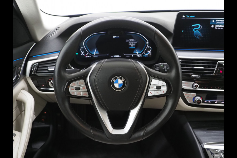 BMW 5 Serie Touring 530e xDrive Shadow | Camera | Keyless | Adaptive Cruise | HUD | Leder | Dodehoek | Sfeerlicht | Carplay