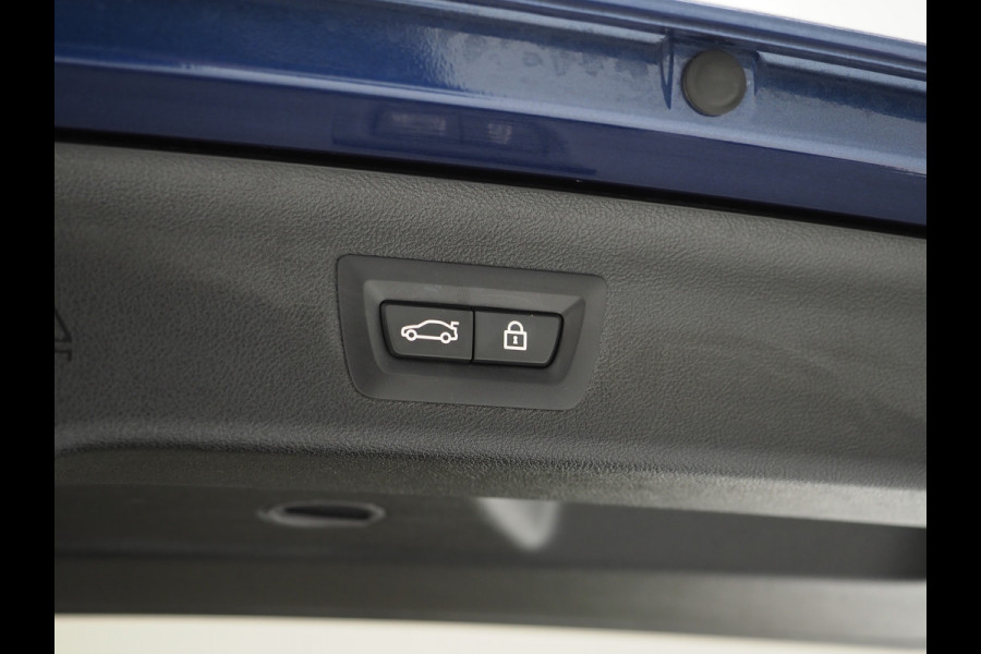 BMW 5 Serie Touring 530e xDrive Shadow | Camera | Keyless | Adaptive Cruise | HUD | Leder | Dodehoek | Sfeerlicht | Carplay