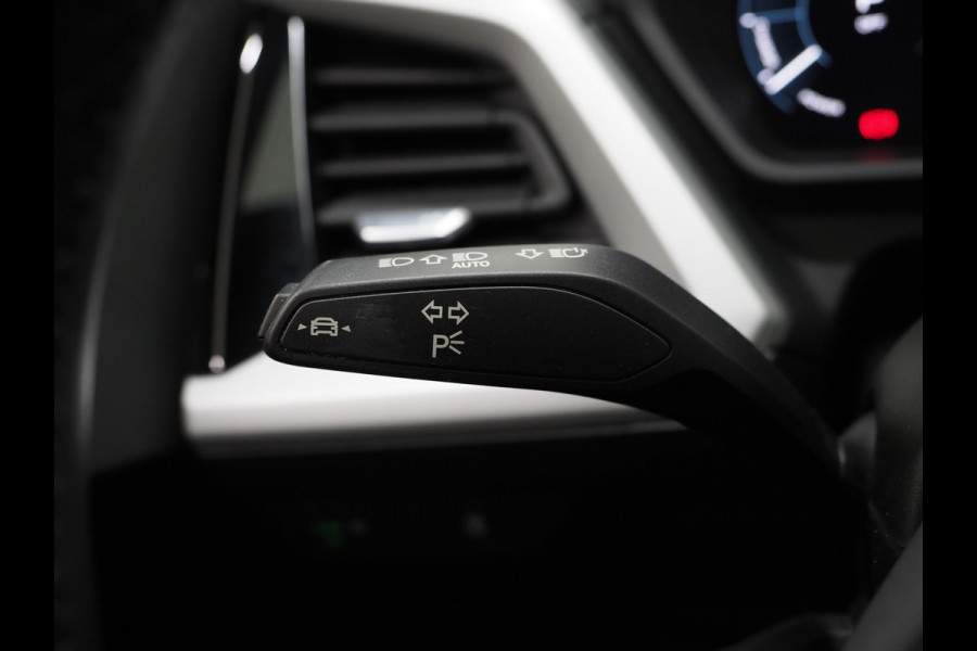 Audi Q4 e-tron 35 Launch edition 55 kWh | Leder | Camera | Cruise | DAB | Climate | Stoelverwarming | Carplay | PDC