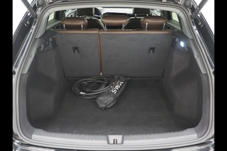 Audi Q4 e-tron 35 Launch edition 55 kWh | Leder | Camera | Cruise | DAB | Climate | Stoelverwarming | Carplay | PDC